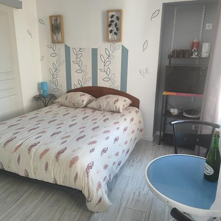 Chambre Pour 2 Personnes A Formigny Rdc Екстериор снимка